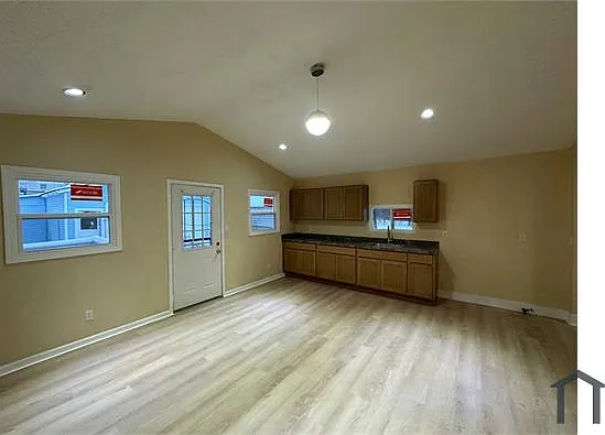 3 bed, $1,550 — Photo 2