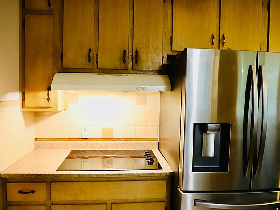 5th image of 133 E Cragmont Dr
