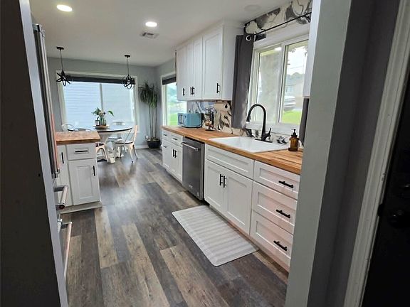 3rd image of 416 Patrick Rd