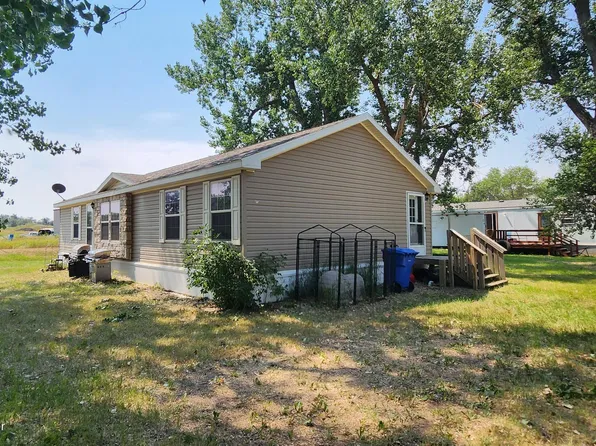 210 1st St NW, Halliday, ND 58636