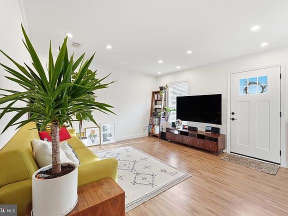 3rd image of 433 Ridge Ct