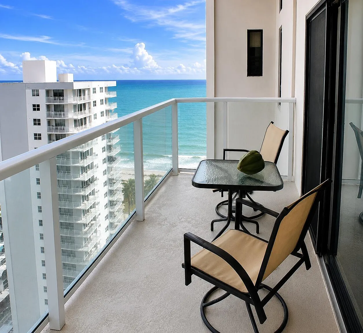 Pompano Atlantis — Photo 2