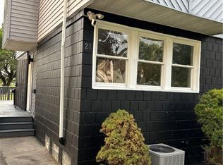 21 Quamina Dr, Rochester, NY 14605