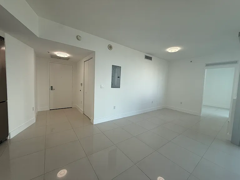 92 SW 3rd St #1506 — Photo 18