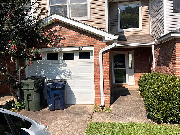 561 Heritage Ct — Photo 1