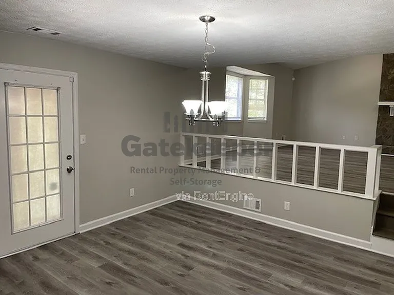 7345 Chaucer Ct — Photo 5