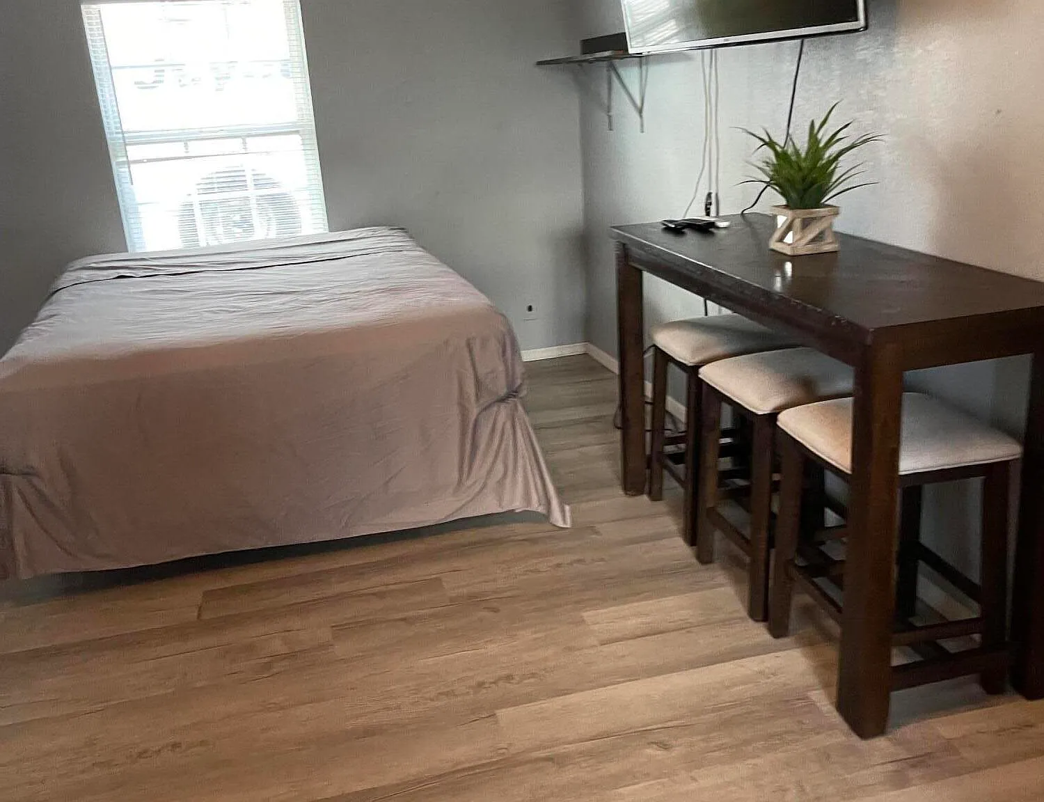 Studio, 1.0 bath, 450 sqft, $850 — Photo 3