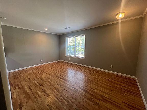 4th image of 130 College St #6