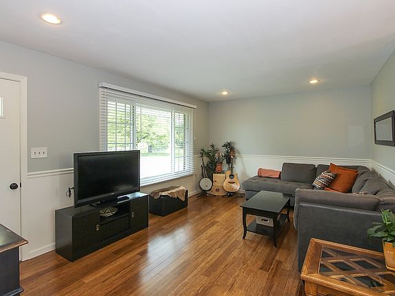 5th image of 3835 Greenridge Dr