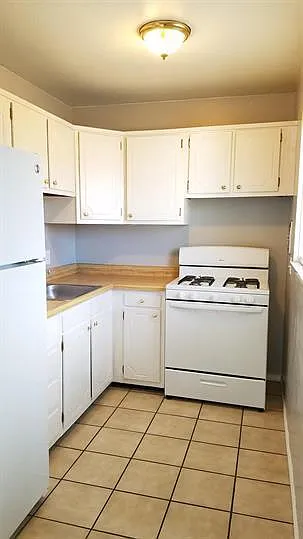 2677 Shoreland Ave — Photo 5