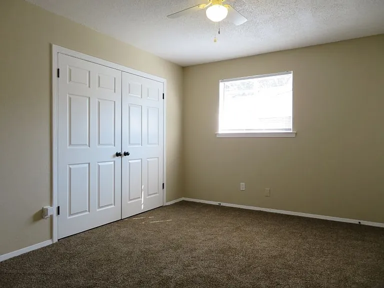 1048 University St — Photo 2