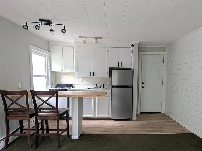 218 N Baldwin St — Photo 2