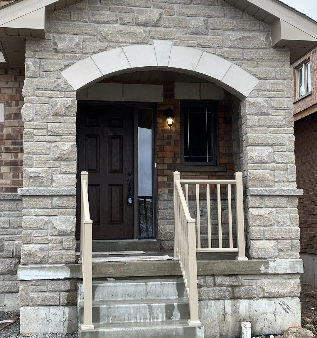 4 bed, $2,500 — Photo 1