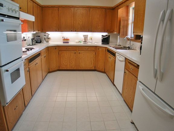 4th image of 2123 N Husband St