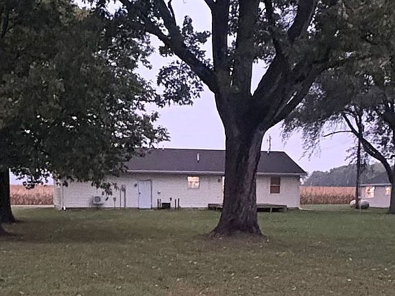 2nd image of 4203 E Oaks Rd
