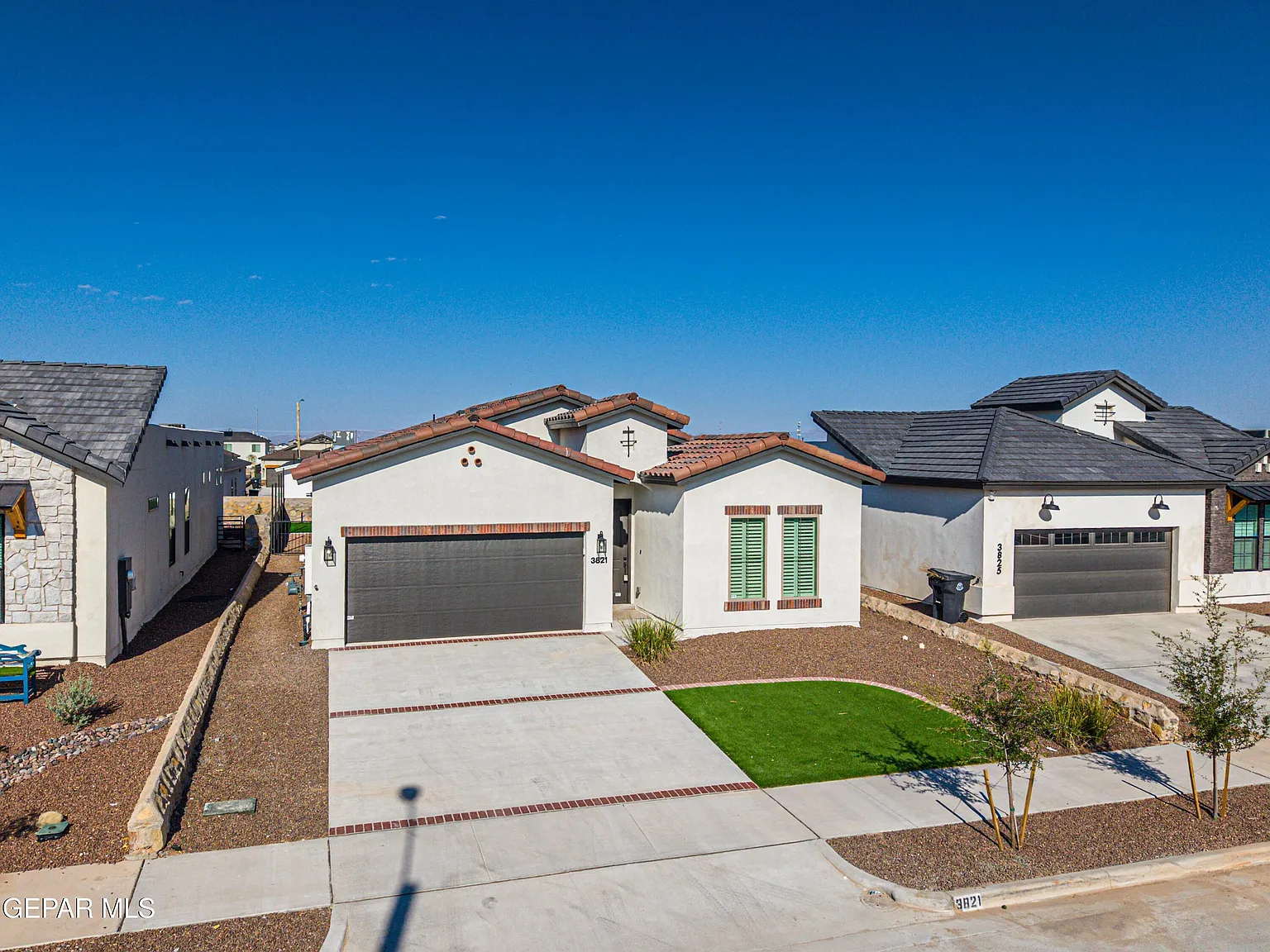 3 bed, 2.0 bath, 1604 sqft, $2,200 — Photo 3