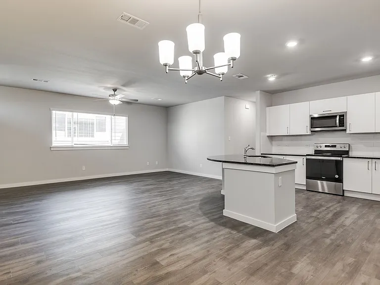 736 Wheatfield Dr — Photo 8