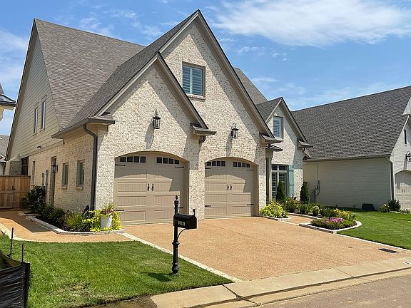 2nd image of 10128 Cliveden Cir S