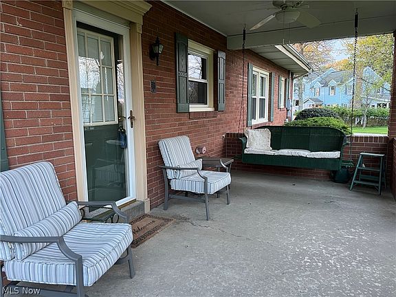 3rd image of 100 Pine Knoll Ter
