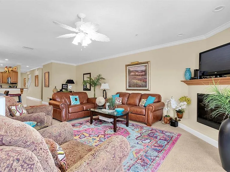 300 Capri Blvd #6 — Photo 9