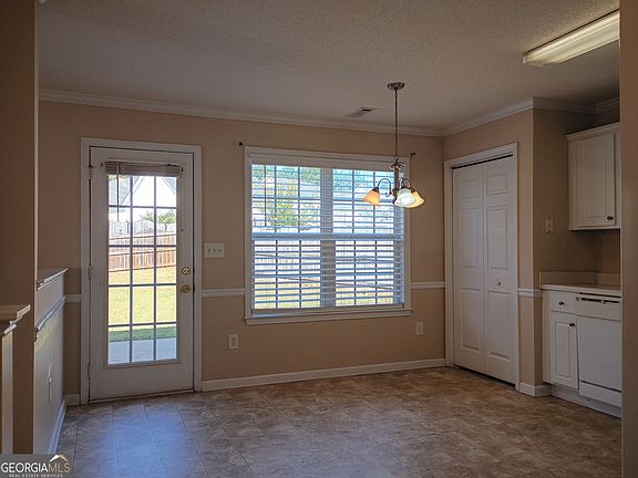 5th image of 18 Claiborne Trl