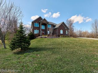 245 Stonebridge Ct, Oxford, MI 48371