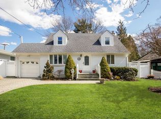 143 Roosevelt Ave, Massapequa Park, NY 11762