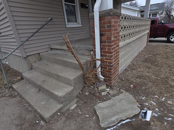 2nd image of 1401 E Cantrell St