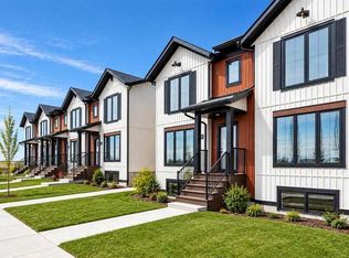 36 E Station Dr, Sylvan Lake, AB T4S 0S5