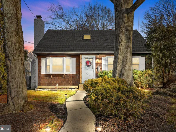 4 Plaza Ct, Ewing, NJ 08628