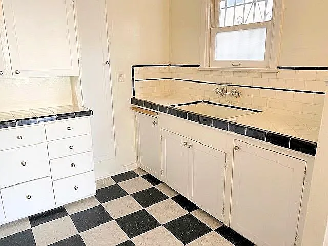 920 N Hoover St #B — Photo 9