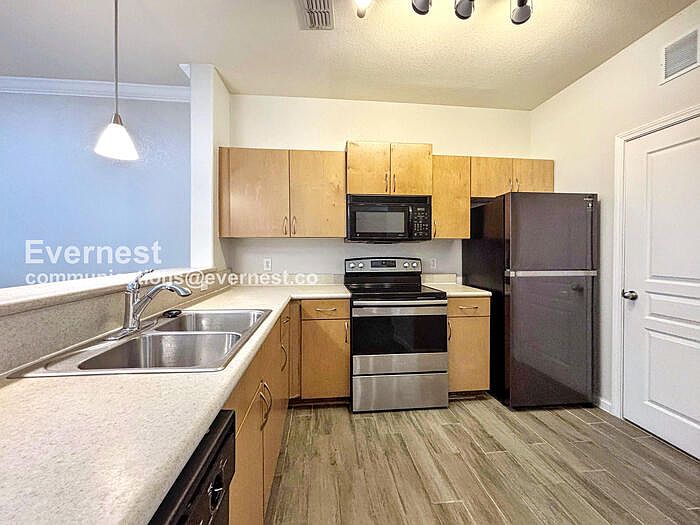 1st image of 8290 Gate Pkwy #117