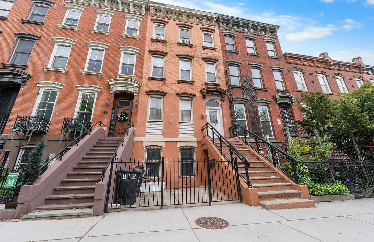 Building Photo - 812 Grand St #3