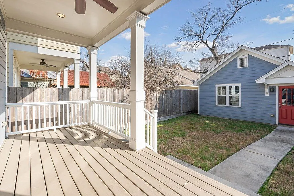 3 bed, 2.5 bath, 2520 sqft, $5,100 — Photo 3