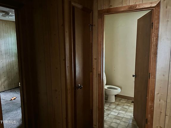 4th image of 2114 E Watauga Ave