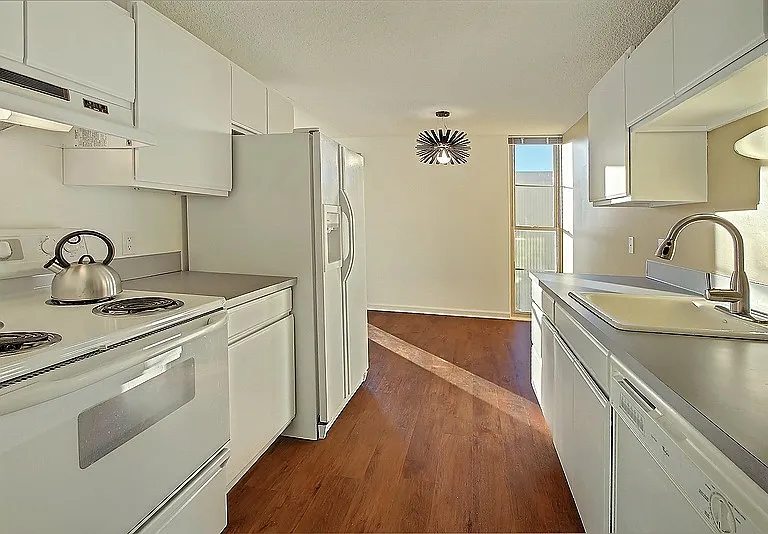 Fremont View - 525 N Bowdoin Place — Photo 8