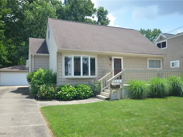 759 Tallkron Dr, Akron, OH 44305