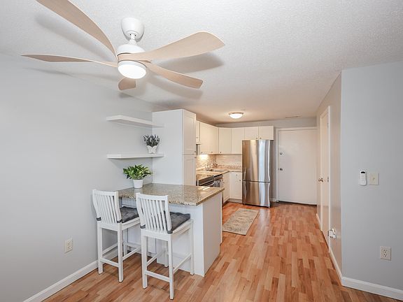 4th image of 105 Elmwood Drive