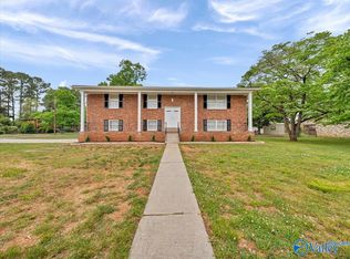 7700 Carlton Dr SW, Huntsville, AL 35802
