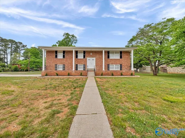 7700 Carlton Dr SW, Huntsville, AL 35802