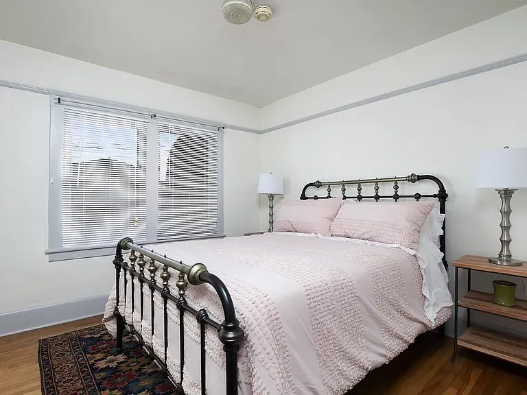 422 W University Pl — Photo 10