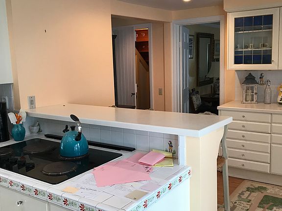 3rd image of 109 Lake St