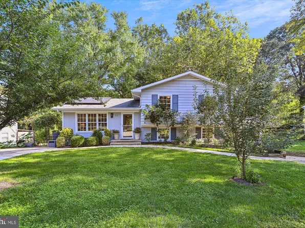 12 Roe Ln, Arnold, MD 21012