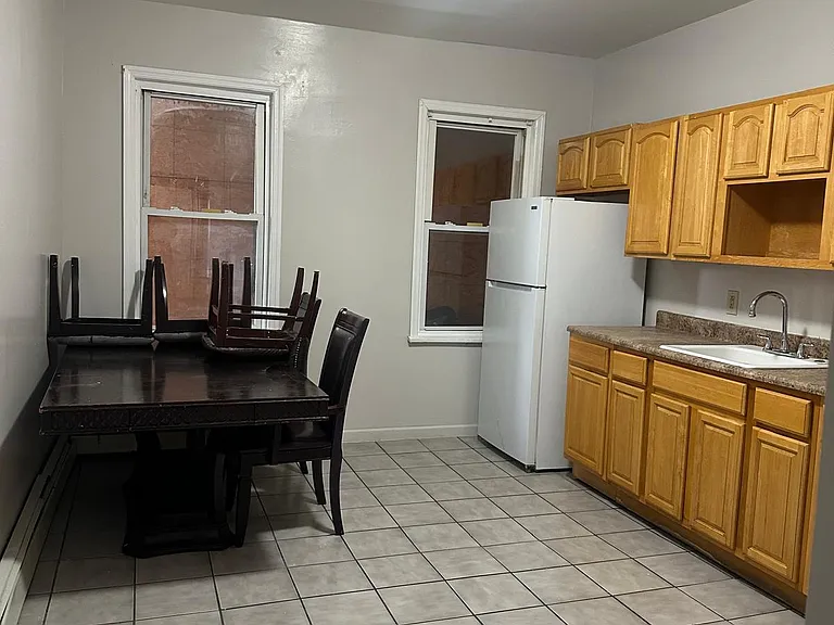 325 Grand St #2L — Photo 4