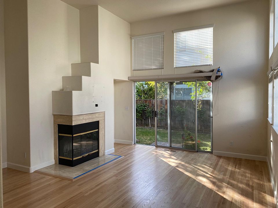 2nd image of 2040 Haines Pl