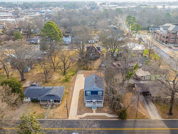 4th image of 514 Center St