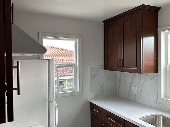 3rd image of 7542 Mooney Dr
