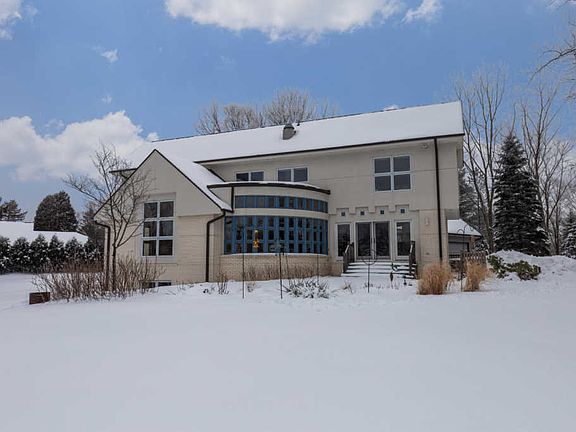 3rd image of 9459 N River Bend Ct