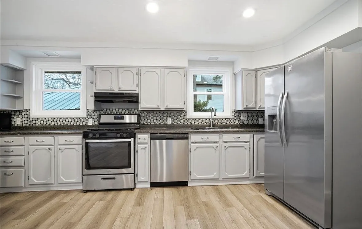 4 bed, 2648 sqft, $2,400 — Photo 2