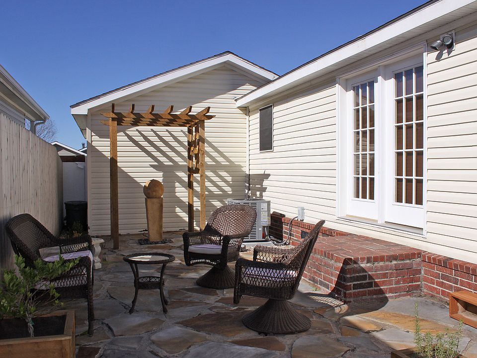 2nd image of 10007 Elderberry Park Ln